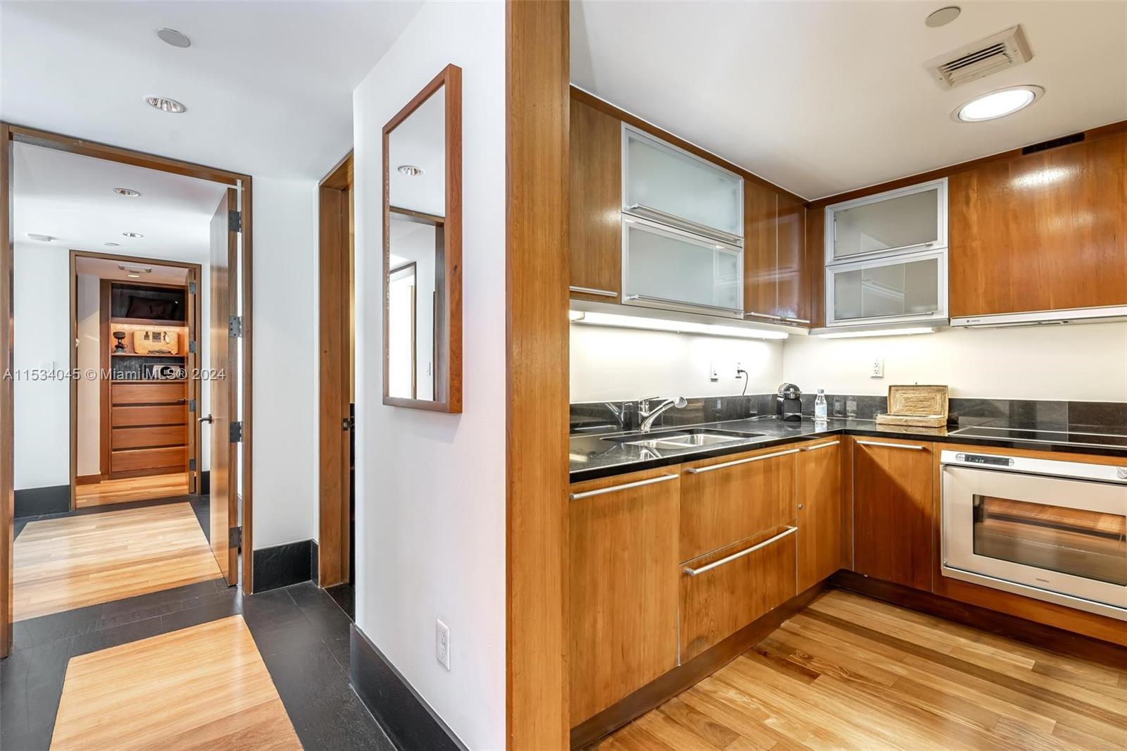 101 20th St 1804, Miami Beach, Florida 33139, 2 Bedrooms Bedrooms, ,2 BathroomsBathrooms,Residential,For Sale,101 20th St 1804,A11534045