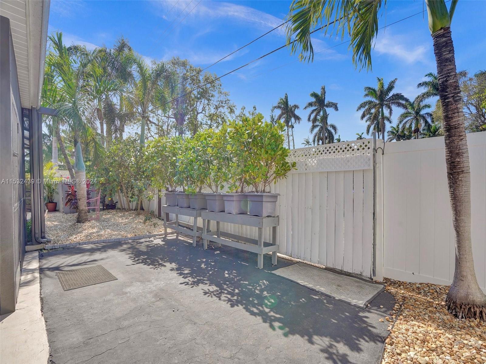 1106 N 13th Ave, Hollywood, Florida 33019, 2 Bedrooms Bedrooms, ,2 BathroomsBathrooms,Residential,For Sale,1106 N 13th Ave,A11532439