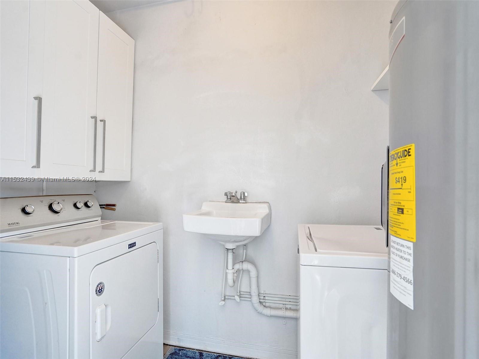 1106 N 13th Ave, Hollywood, Florida 33019, 2 Bedrooms Bedrooms, ,2 BathroomsBathrooms,Residential,For Sale,1106 N 13th Ave,A11532439