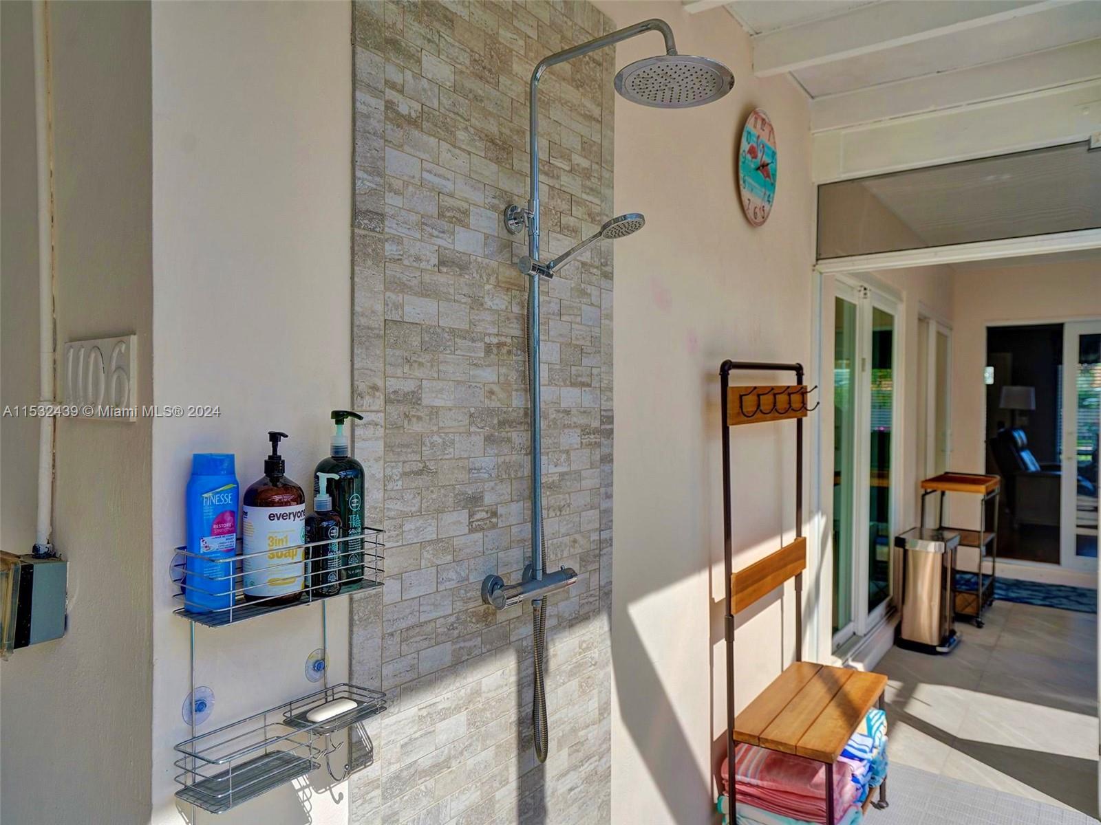 1106 N 13th Ave, Hollywood, Florida 33019, 2 Bedrooms Bedrooms, ,2 BathroomsBathrooms,Residential,For Sale,1106 N 13th Ave,A11532439