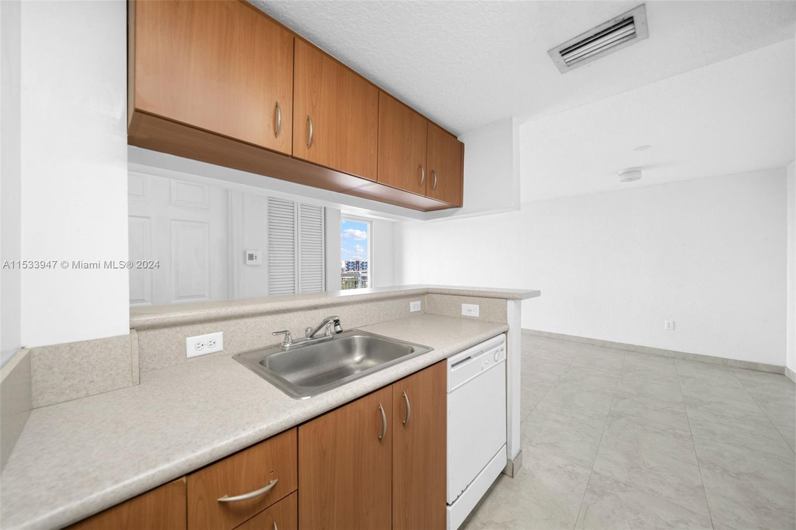 816 NW 11th St 1210, Miami, Florida 33136, 1 Bedroom Bedrooms, ,1 BathroomBathrooms,Residentiallease,For Rent,816 NW 11th St 1210,A11533947