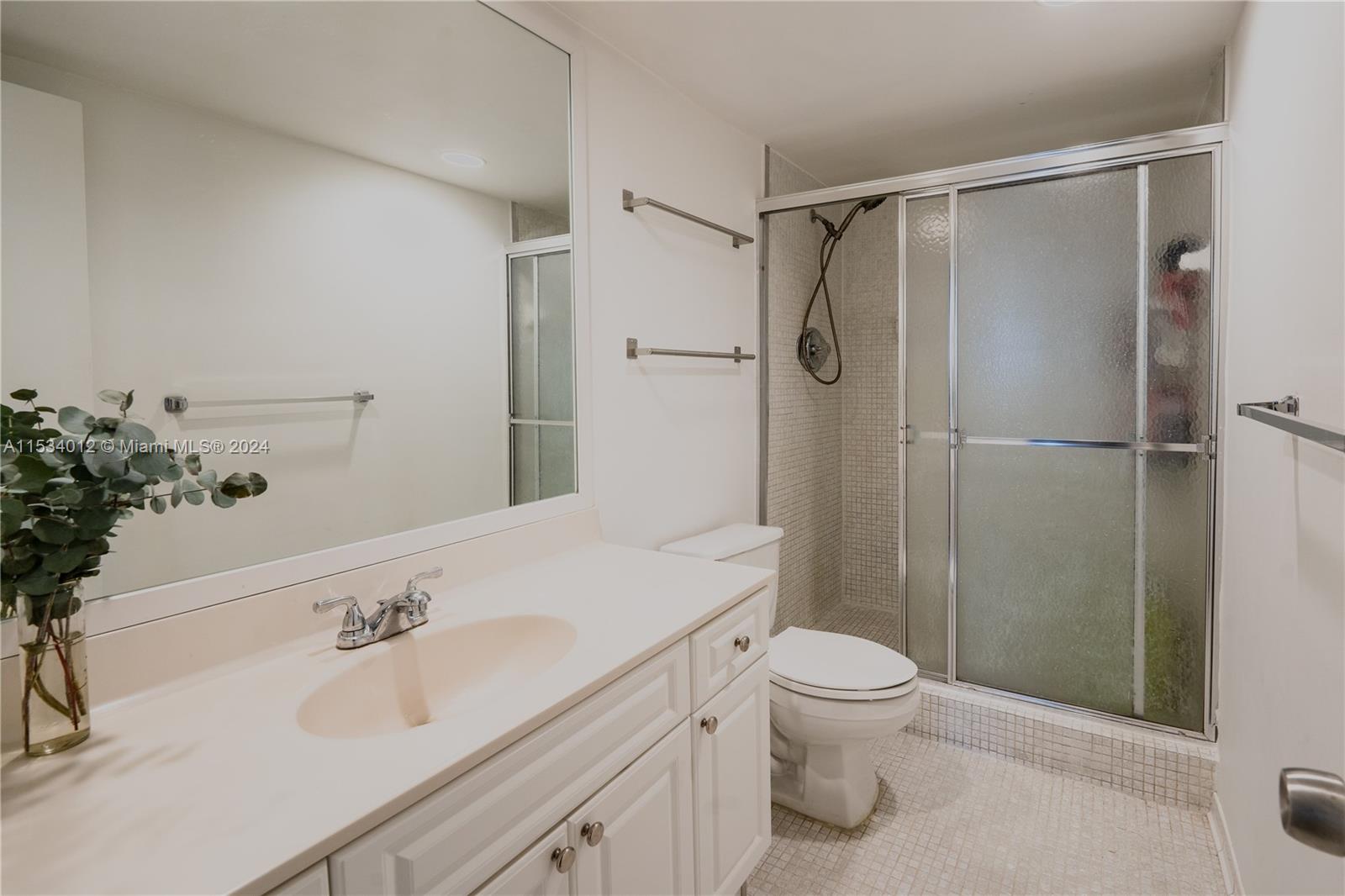 19390 Collins Ave, Sunny Isles Beach, FL, 33160 United States, 2 Bedrooms Bedrooms, ,2 BathroomsBathrooms,Residential,For Sale,Collins Ave,A11534012