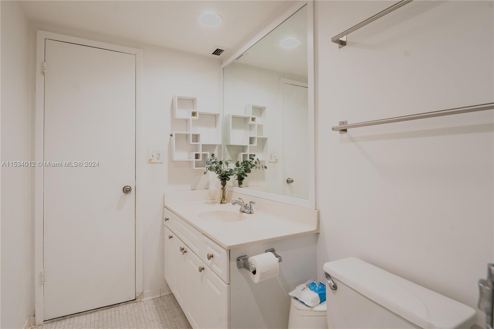 19390 Collins Ave, Sunny Isles Beach, FL, 33160 United States, 2 Bedrooms Bedrooms, ,2 BathroomsBathrooms,Residential,For Sale,Collins Ave,A11534012