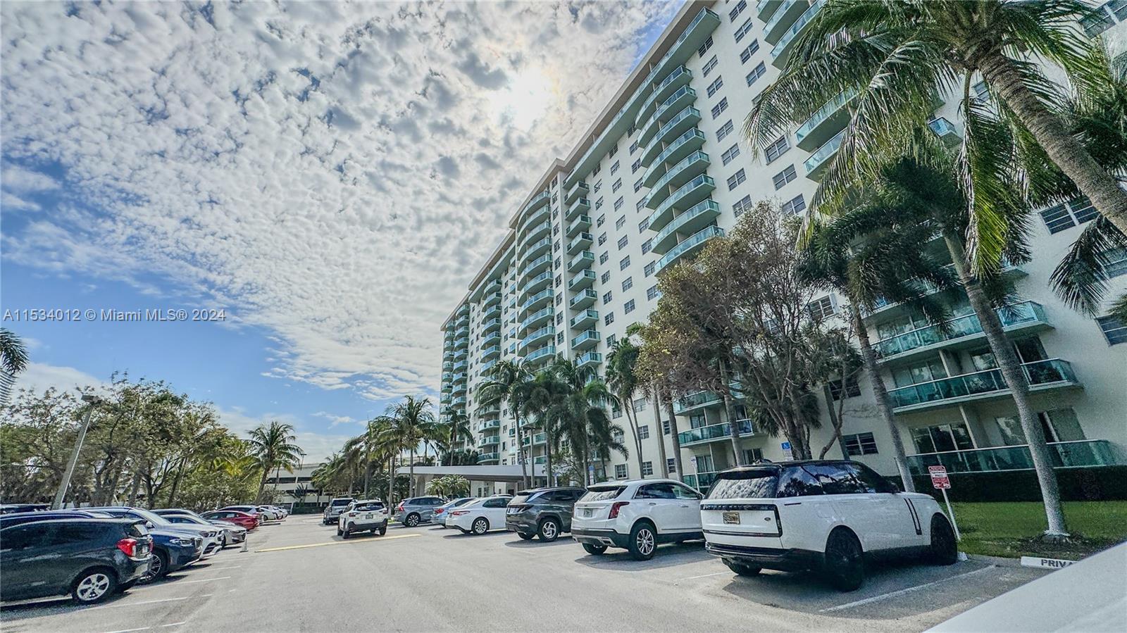 19390 Collins Ave, Sunny Isles Beach, FL, 33160 United States, 2 Bedrooms Bedrooms, ,2 BathroomsBathrooms,Residential,For Sale,Collins Ave,A11534012