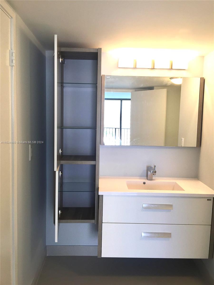 290 174th St, Sunny Isles Beach, FL, 33160 United States, 2 Bedrooms Bedrooms, ,2 BathroomsBathrooms,Residential,For Sale,174th St,A11534093