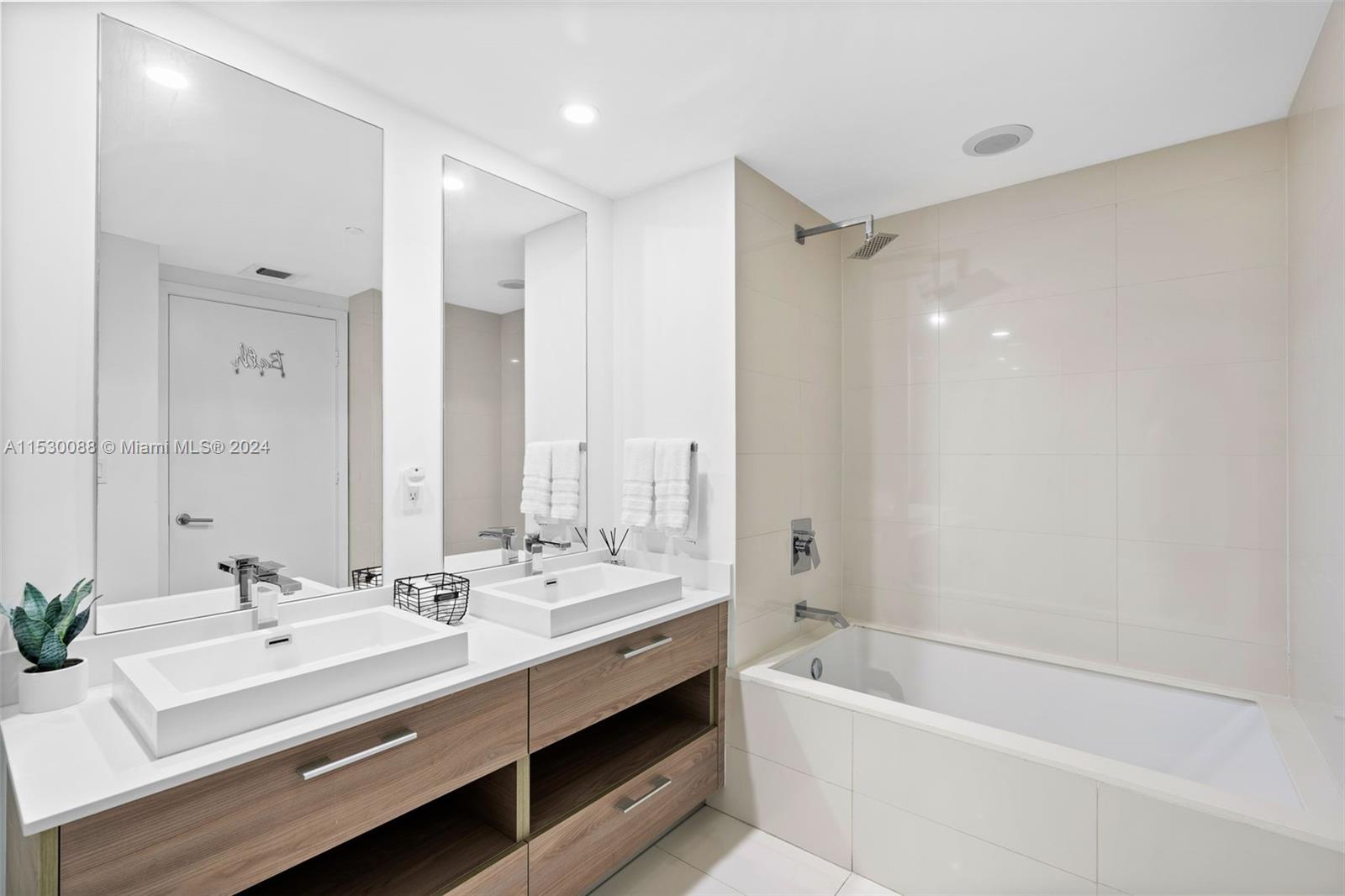 1300 S Miami Ave 4402, Miami, Florida 33130, 2 Bedrooms Bedrooms, ,2 BathroomsBathrooms,Residential,For Sale,1300 S Miami Ave 4402,A11530088