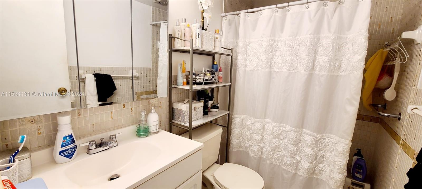 2200 E Hallandale Beach Blvd 203, Hallandale Beach, Florida 33009, ,1 BathroomBathrooms,Residential,For Sale,2200 E Hallandale Beach Blvd 203,A11534131