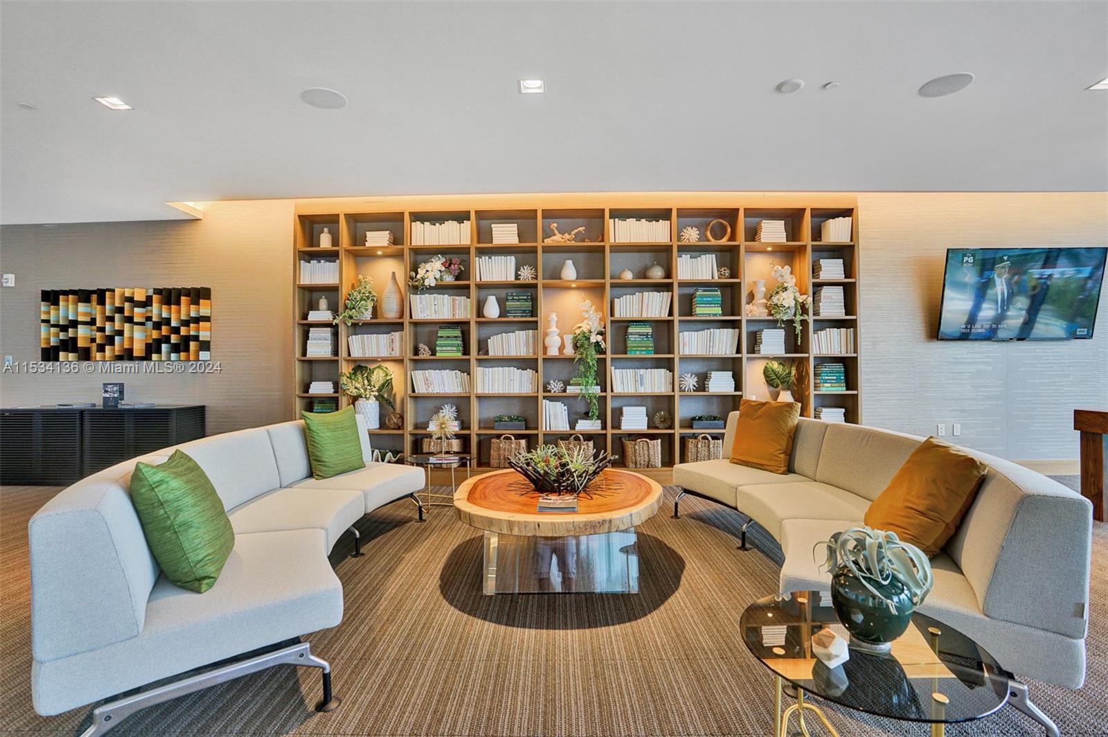 16385 Biscayne Blvd 1220, North Miami Beach, Florida 33160, 1 Bedroom Bedrooms, ,2 BathroomsBathrooms,Residential,For Sale,16385 Biscayne Blvd 1220,A11534136