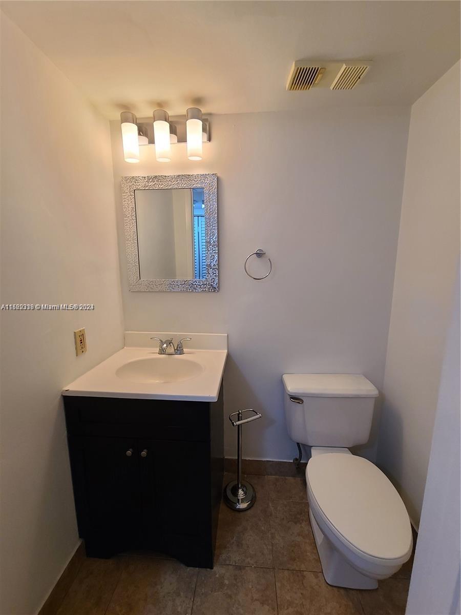 540 Brickell Key Dr 210, Miami, Florida 33131, 1 Bedroom Bedrooms, ,1 BathroomBathrooms,Residential,For Sale,540 Brickell Key Dr 210,A11529338