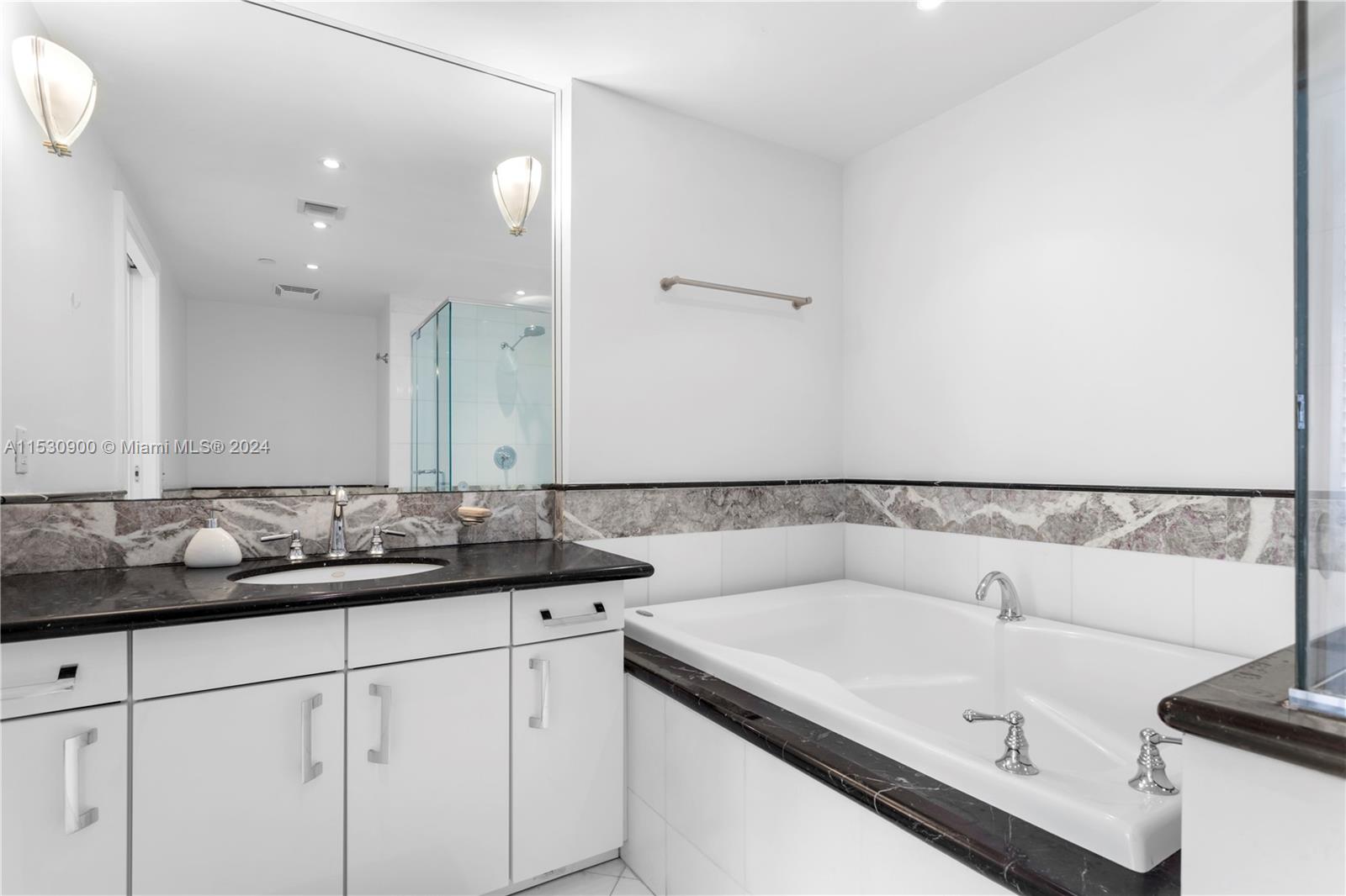 540 West Ave 1514, Miami Beach, Florida 33139, 2 Bedrooms Bedrooms, ,2 BathroomsBathrooms,Residentiallease,For Rent,540 West Ave 1514,A11530900