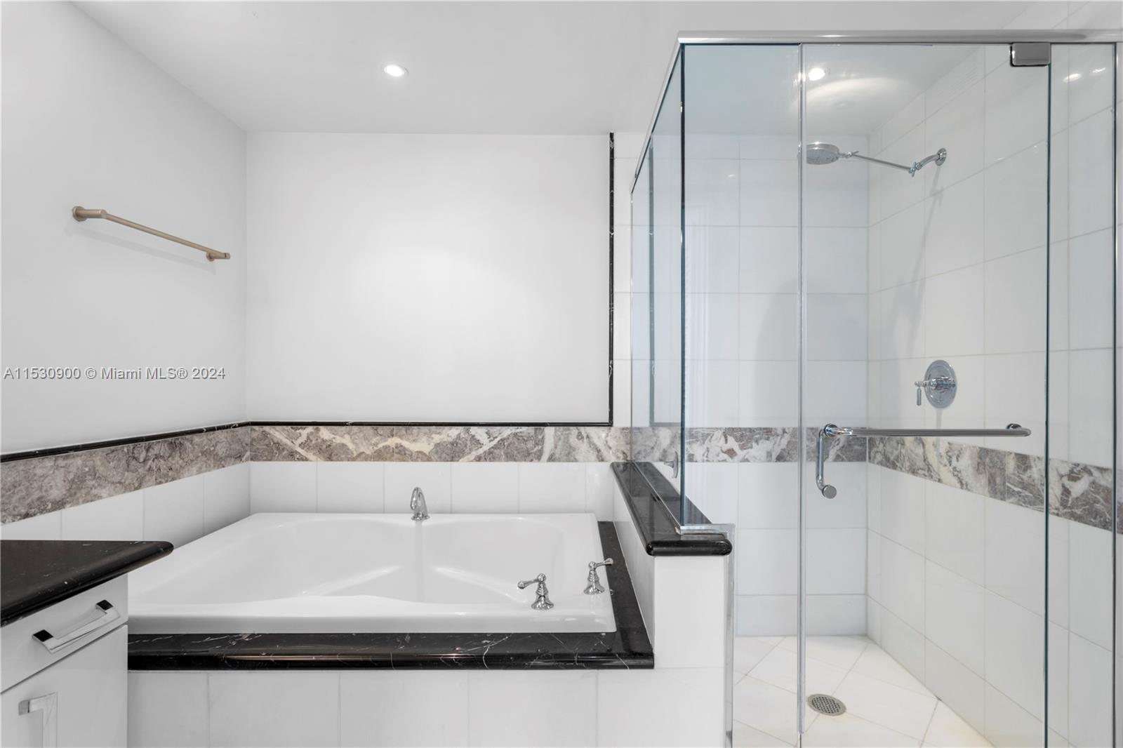 540 West Ave 1514, Miami Beach, Florida 33139, 2 Bedrooms Bedrooms, ,2 BathroomsBathrooms,Residentiallease,For Rent,540 West Ave 1514,A11530900