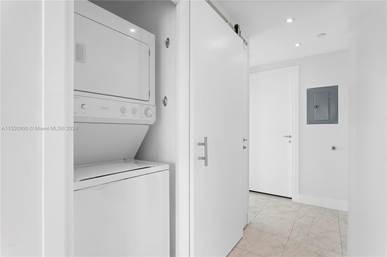 540 West Ave 1514, Miami Beach, Florida 33139, 2 Bedrooms Bedrooms, ,2 BathroomsBathrooms,Residentiallease,For Rent,540 West Ave 1514,A11530900