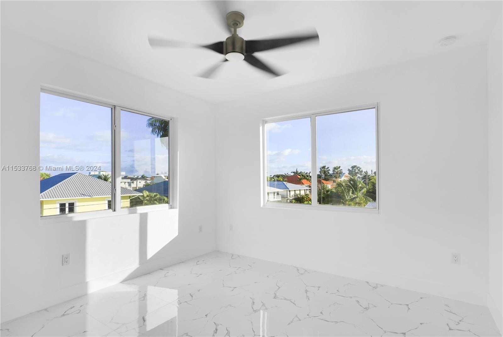 2nd floor guest en-suite - front of house