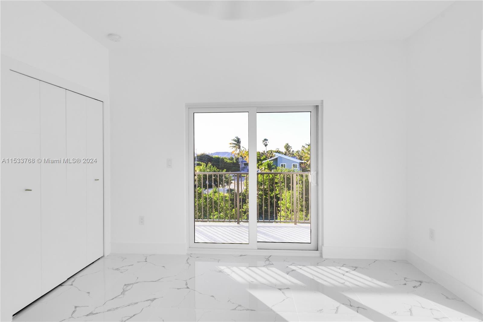 2nd floor guest en-suite - back of house