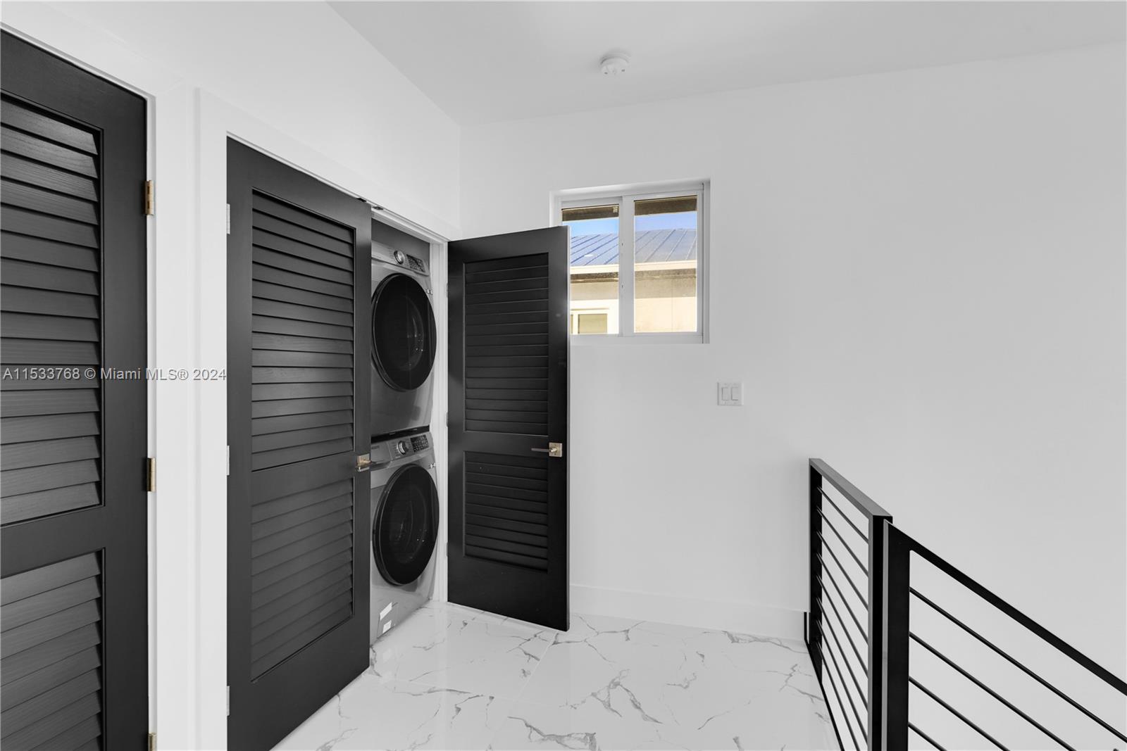 Full-sized washer & dryer