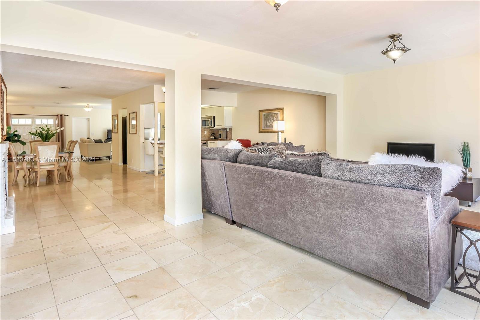 936 N Northlake Dr, Hollywood, Florida 33019, 3 Bedrooms Bedrooms, ,2 BathroomsBathrooms,Residentiallease,For Rent,936 N Northlake Dr,A11533983