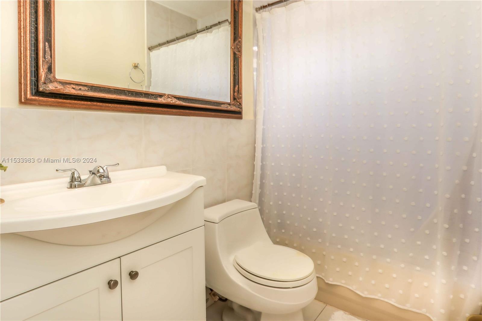 936 N Northlake Dr, Hollywood, Florida 33019, 3 Bedrooms Bedrooms, ,2 BathroomsBathrooms,Residentiallease,For Rent,936 N Northlake Dr,A11533983