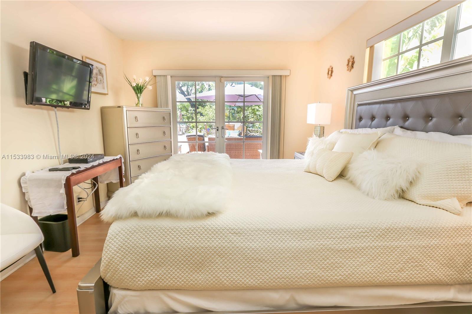 936 N Northlake Dr, Hollywood, Florida 33019, 3 Bedrooms Bedrooms, ,2 BathroomsBathrooms,Residentiallease,For Rent,936 N Northlake Dr,A11533983