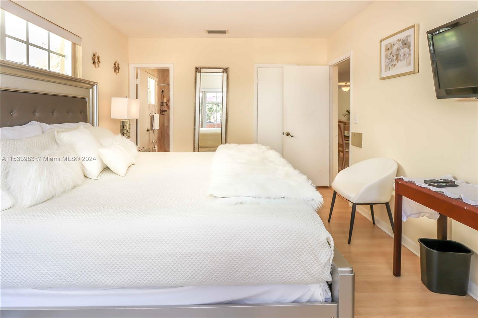 936 N Northlake Dr, Hollywood, Florida 33019, 3 Bedrooms Bedrooms, ,2 BathroomsBathrooms,Residentiallease,For Rent,936 N Northlake Dr,A11533983