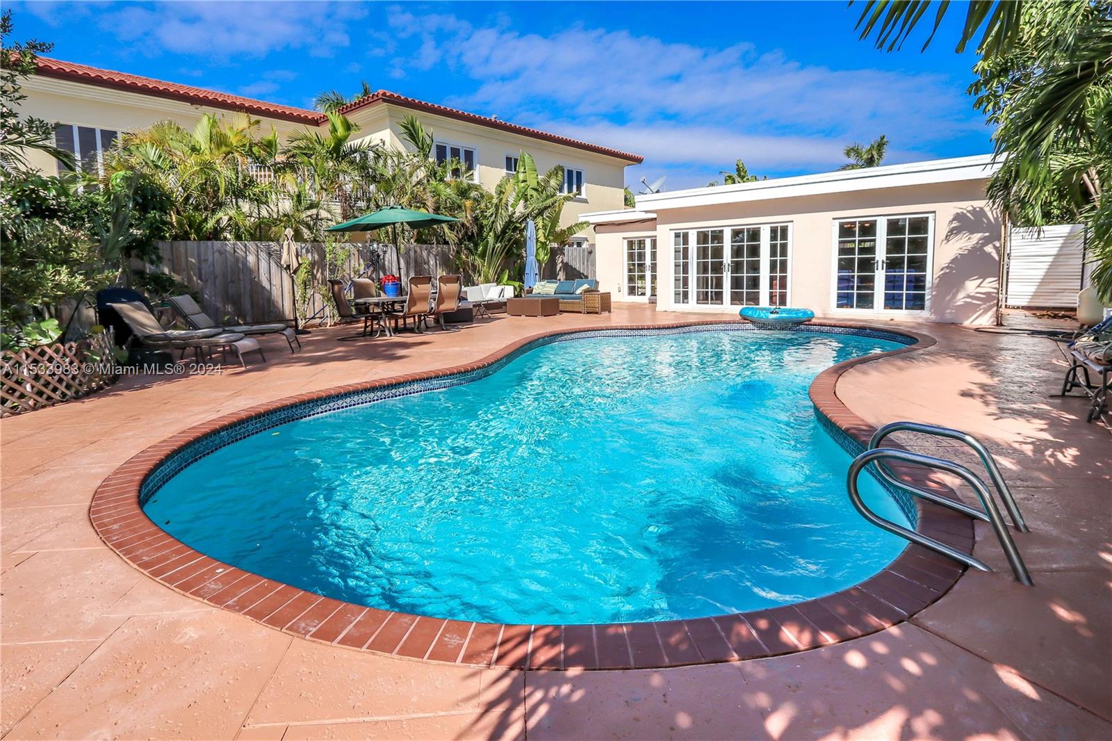 936 N Northlake Dr, Hollywood, Florida 33019, 3 Bedrooms Bedrooms, ,2 BathroomsBathrooms,Residentiallease,For Rent,936 N Northlake Dr,A11533983