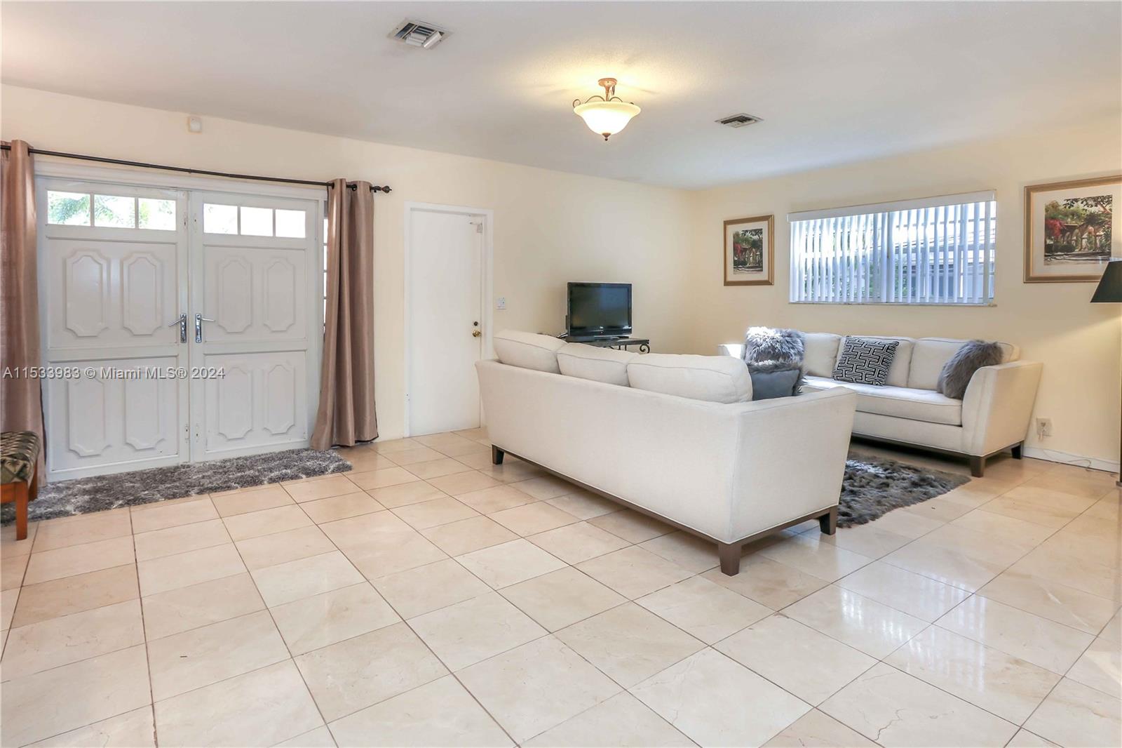 936 N Northlake Dr, Hollywood, Florida 33019, 3 Bedrooms Bedrooms, ,2 BathroomsBathrooms,Residentiallease,For Rent,936 N Northlake Dr,A11533983