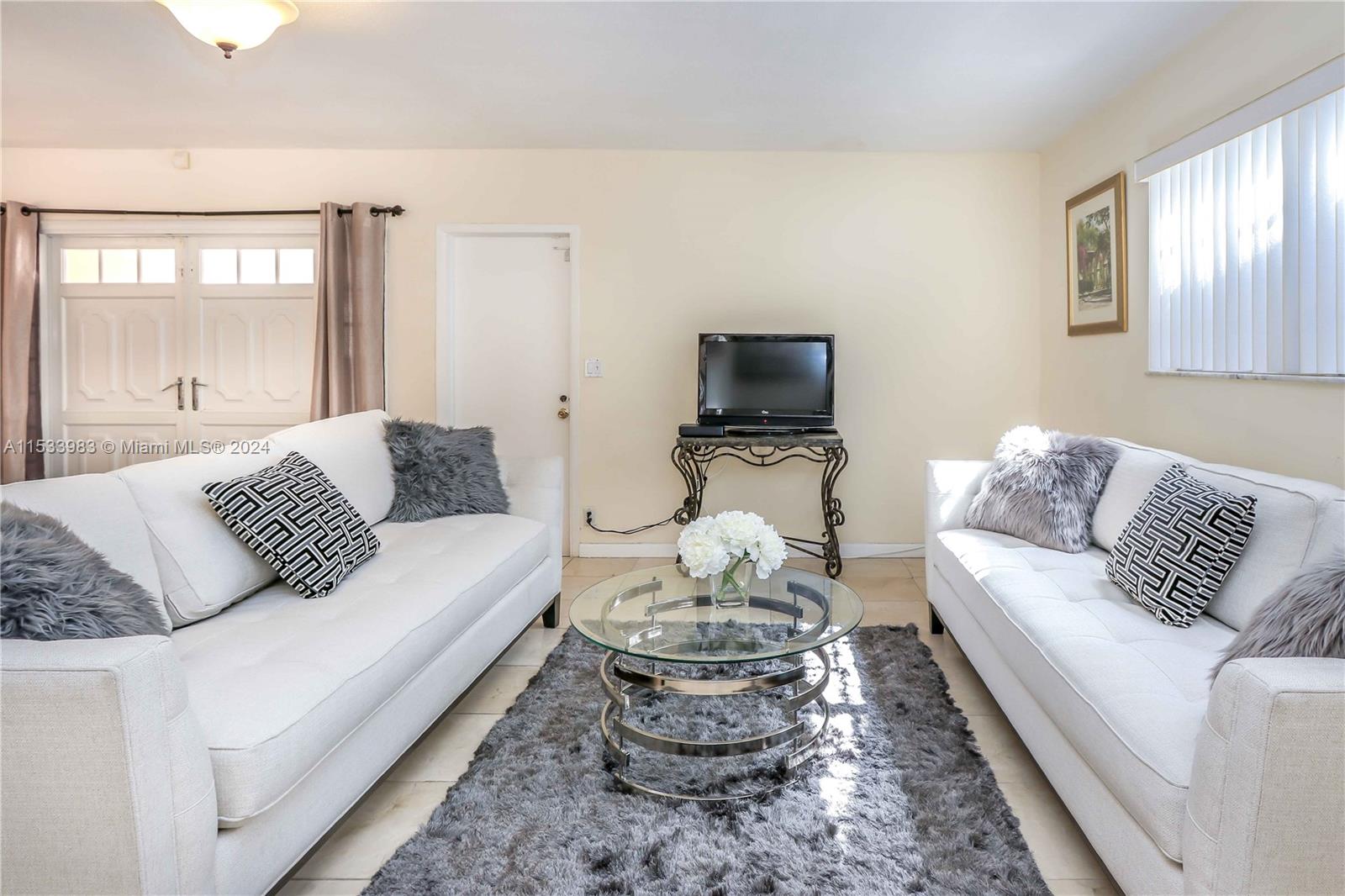 936 N Northlake Dr, Hollywood, Florida 33019, 3 Bedrooms Bedrooms, ,2 BathroomsBathrooms,Residentiallease,For Rent,936 N Northlake Dr,A11533983