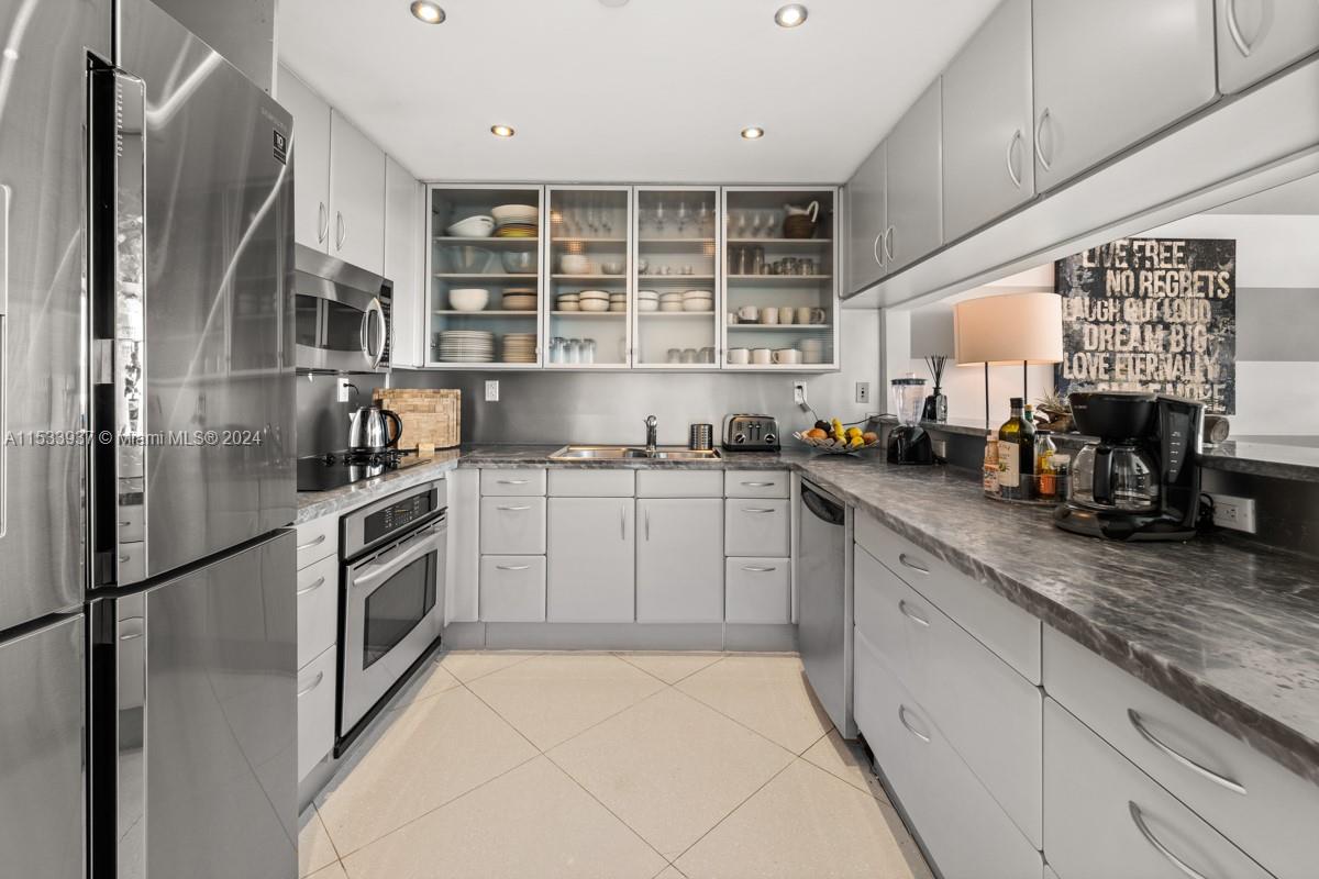 Miami Beach, Florida 33139, 2 Bedrooms Bedrooms, ,2 BathroomsBathrooms,Residentiallease,For Rent,A11533937