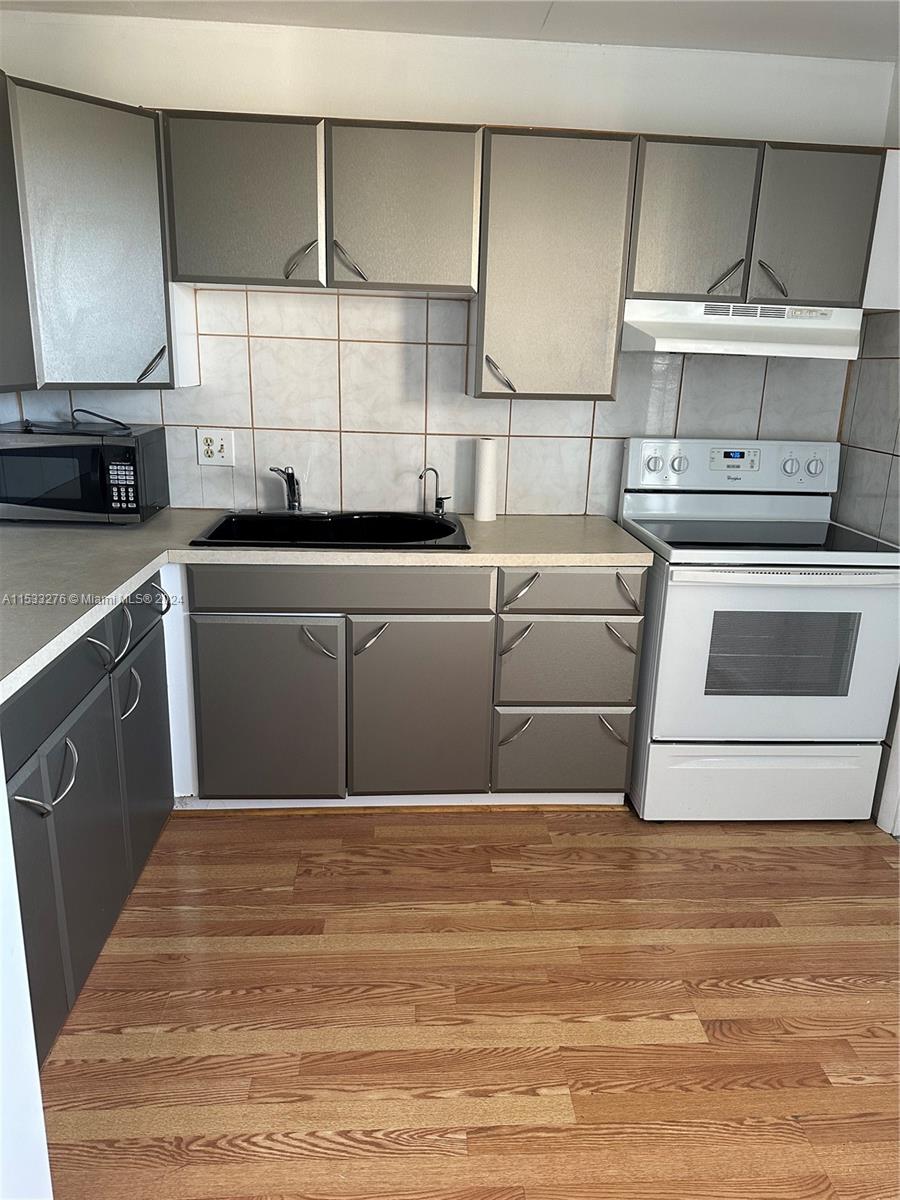 4700 Washington St 501, Hollywood, Florida 33021, 2 Bedrooms Bedrooms, ,2 BathroomsBathrooms,Residential,For Sale,4700 Washington St 501,A11533276