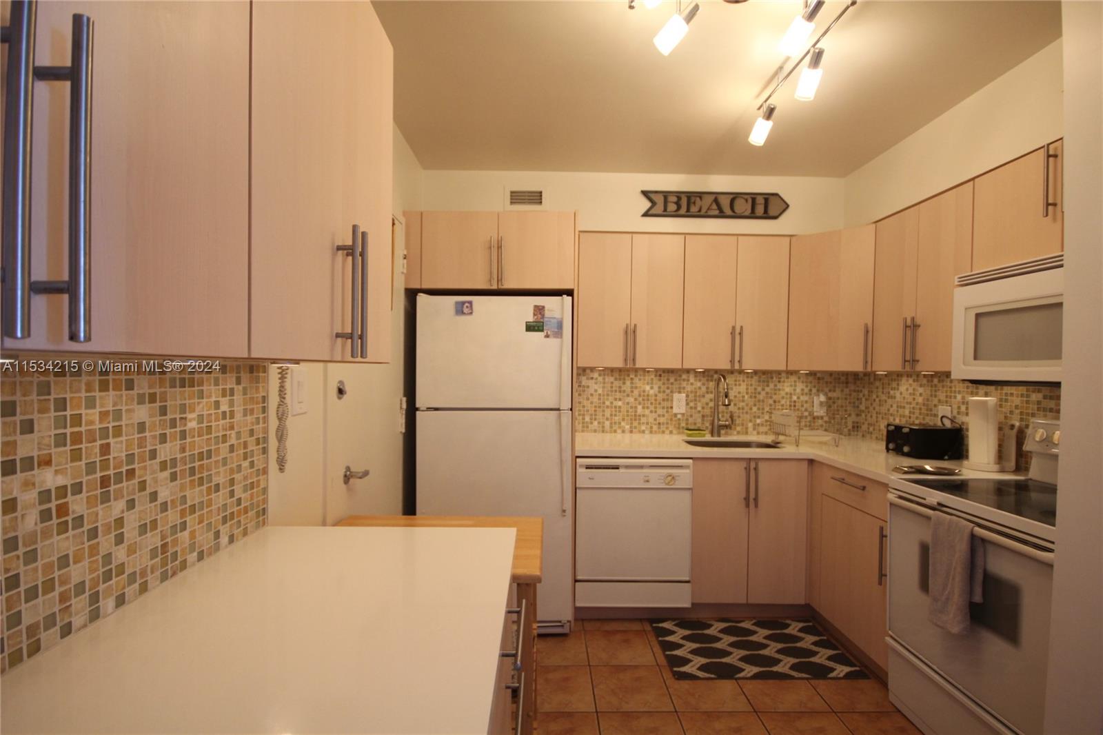 5151 Collins Ave 819, Miami Beach, Florida 33140, 2 Bedrooms Bedrooms, ,2 BathroomsBathrooms,Residentiallease,For Rent,5151 Collins Ave 819,A11534215