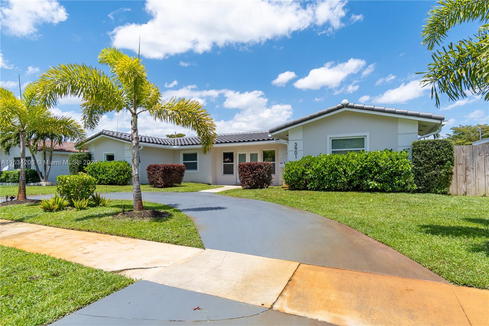 3901 Adams St, Hollywood, Florida 33021, 4 Bedrooms Bedrooms, ,3 BathroomsBathrooms,Residentiallease,For Rent,3901 Adams St,A11534206