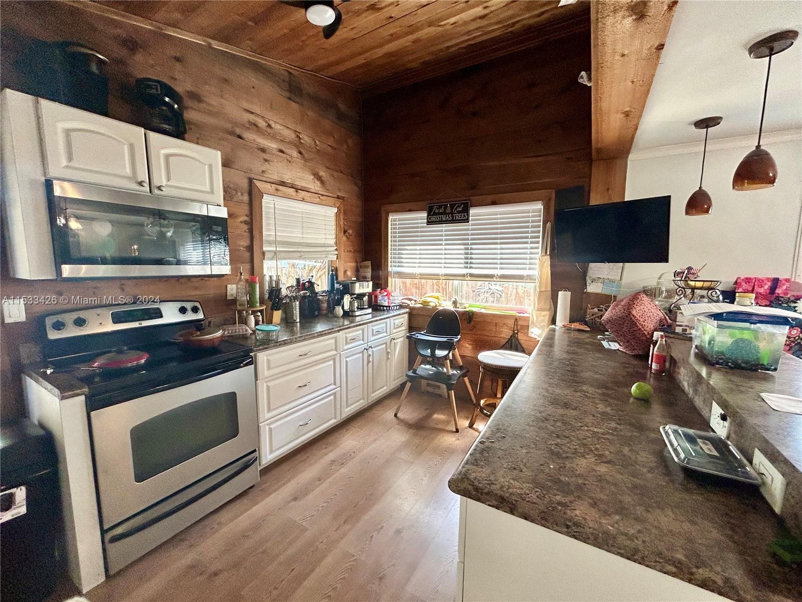 1640 Funston St, Hollywood, Florida 33020, 2 Bedrooms Bedrooms, ,1 BathroomBathrooms,Residential,For Sale,1640 Funston St,A11533426