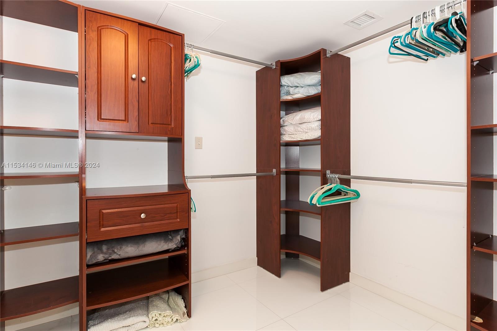 1830 S OCEAN DR. 3711, Hallandale Beach, Florida 33009, 3 Bedrooms Bedrooms, ,2 BathroomsBathrooms,Residentiallease,For Rent,1830 S OCEAN DR. 3711,A11534146