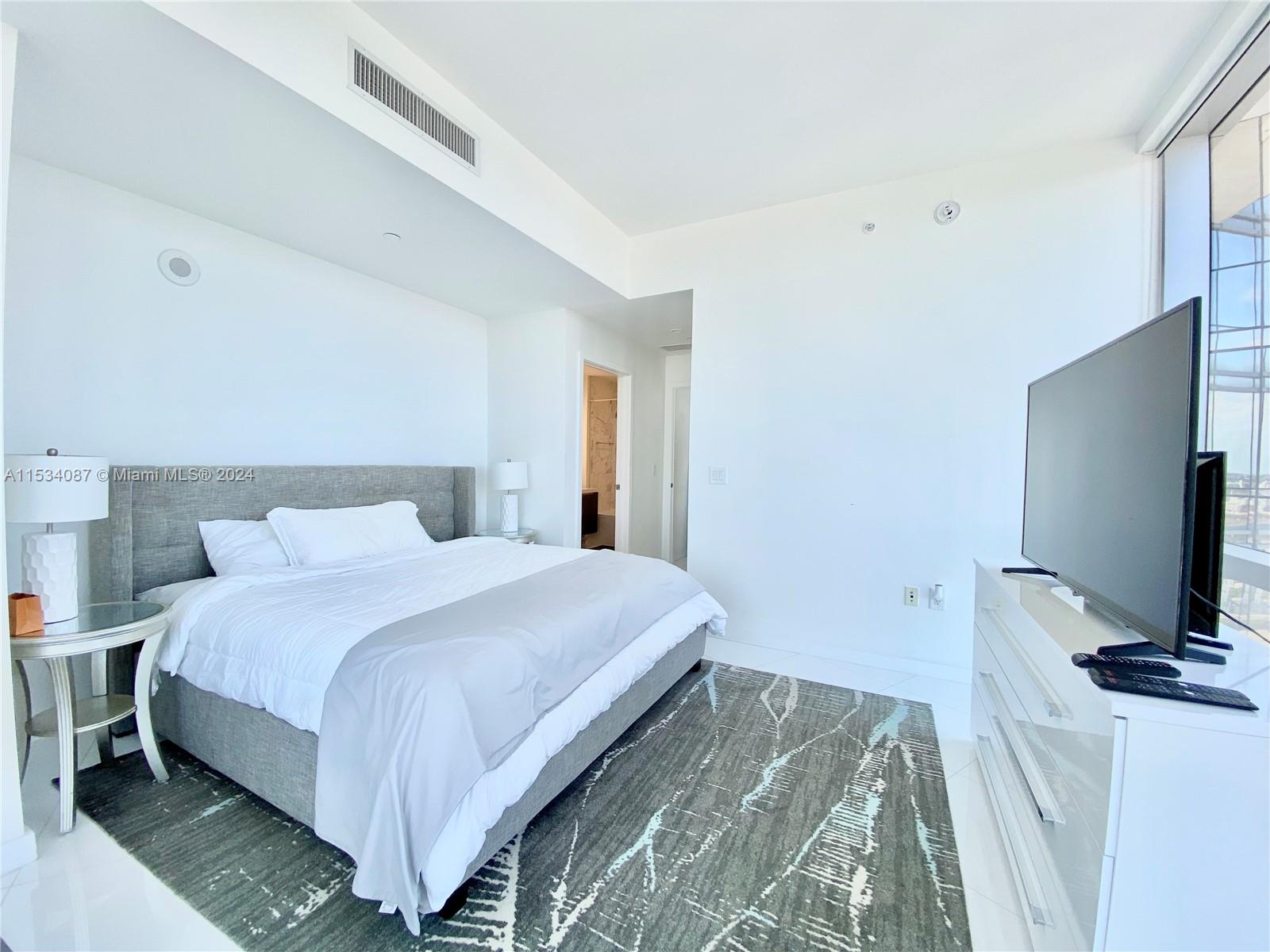 851 NE 1st Ave 2802, Miami, Florida 33132, 1 Bedroom Bedrooms, ,1 BathroomBathrooms,Residential,For Sale,851 NE 1st Ave 2802,A11534087