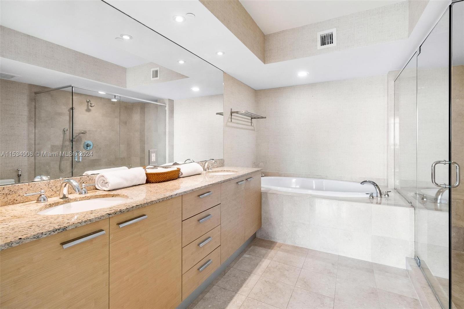 1830 S Ocean Dr 2904, Hallandale Beach, Florida 33009, 2 Bedrooms Bedrooms, ,3 BathroomsBathrooms,Residentiallease,For Rent,1830 S Ocean Dr 2904,A11534006