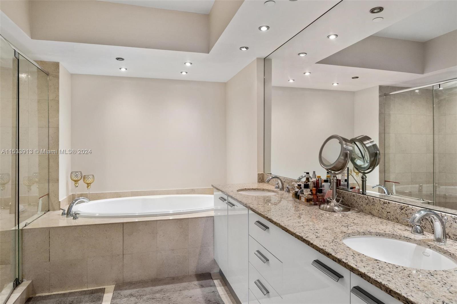 Hallandale Beach, Florida 33009, 2 Bedrooms Bedrooms, ,2 BathroomsBathrooms,Residentiallease,For Rent,A11533913