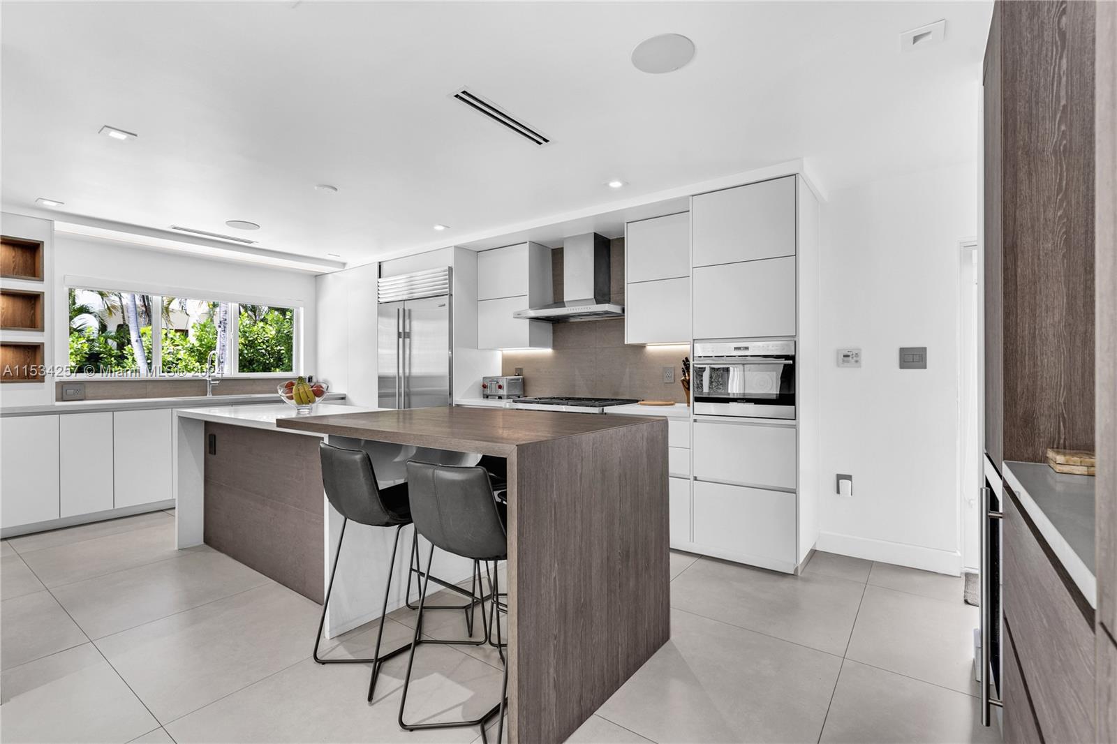 452 Hampton Ln, Key Biscayne, FL, 33149 United States, 4 Bedrooms Bedrooms, ,4 BathroomsBathrooms,Residential,For Sale,Hampton Ln,A11534257