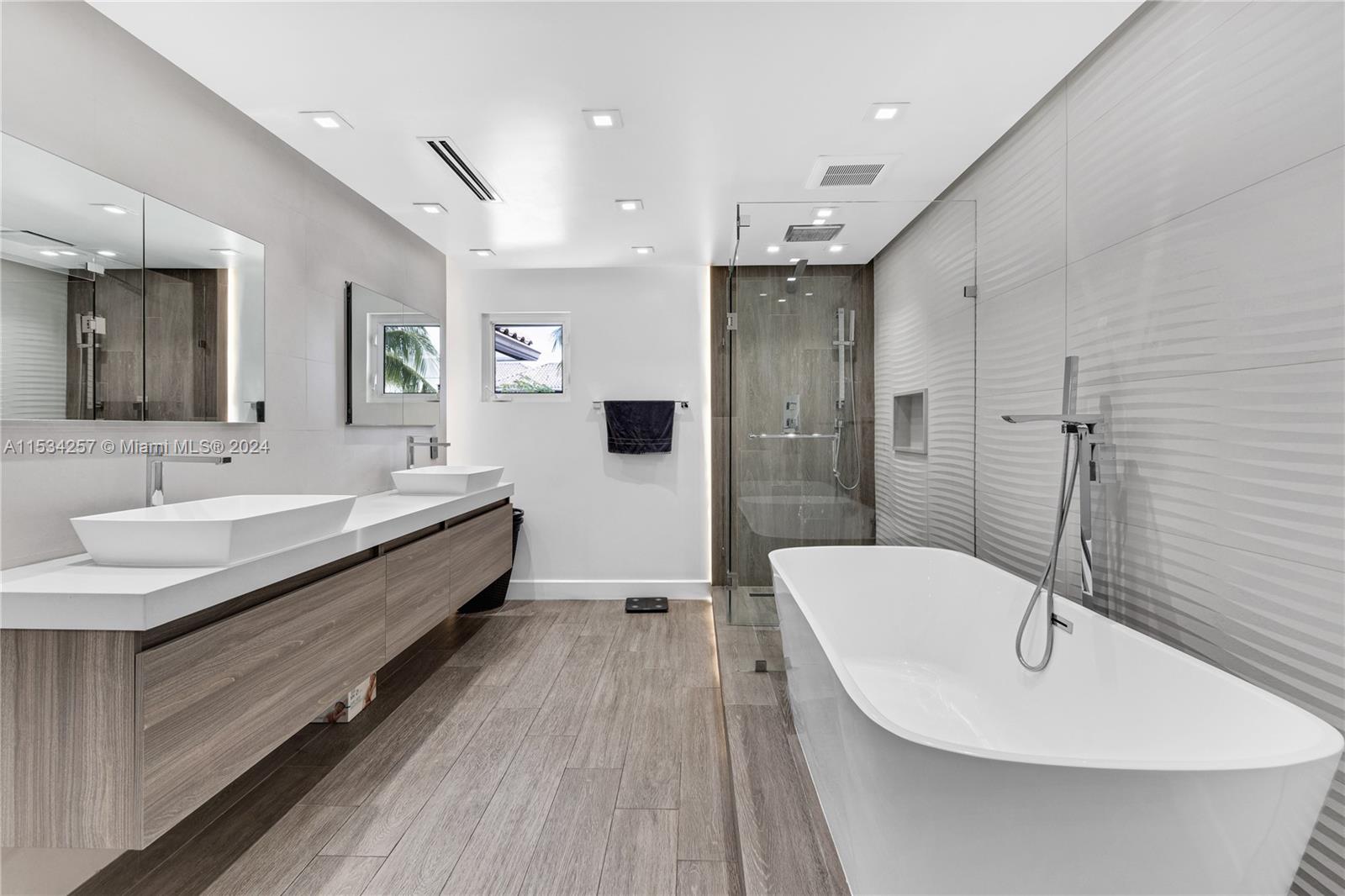 452 Hampton Ln, Key Biscayne, FL, 33149 United States, 4 Bedrooms Bedrooms, ,4 BathroomsBathrooms,Residential,For Sale,Hampton Ln,A11534257