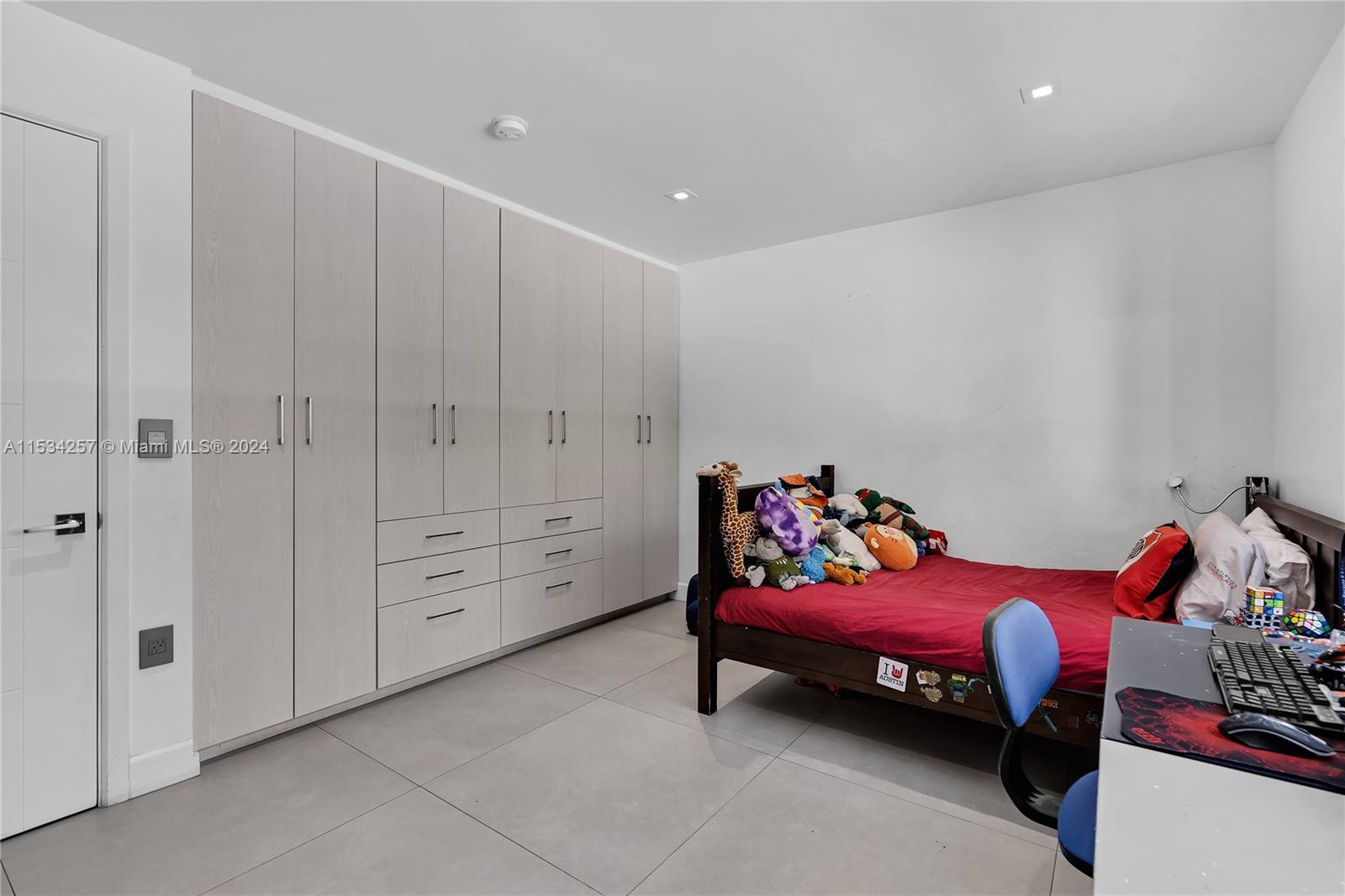 452 Hampton Ln, Key Biscayne, FL, 33149 United States, 4 Bedrooms Bedrooms, ,4 BathroomsBathrooms,Residential,For Sale,Hampton Ln,A11534257