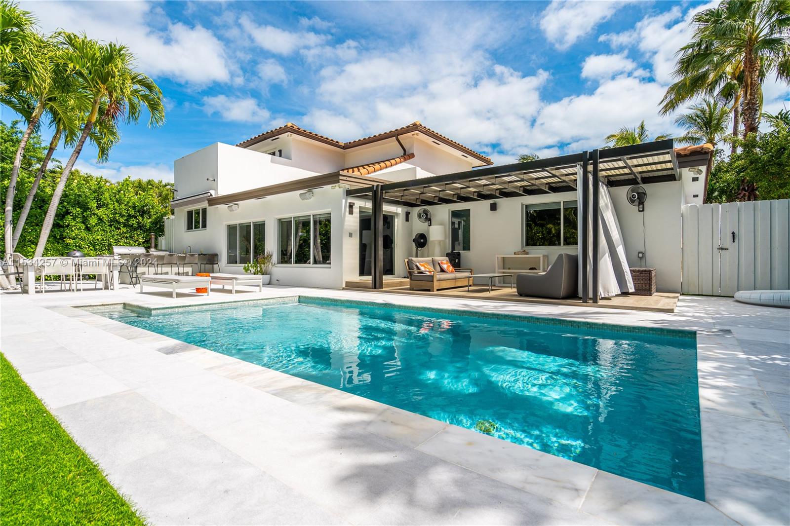 452 Hampton Ln, Key Biscayne, FL, 33149 United States, 4 Bedrooms Bedrooms, ,4 BathroomsBathrooms,Residential,For Sale,Hampton Ln,A11534257