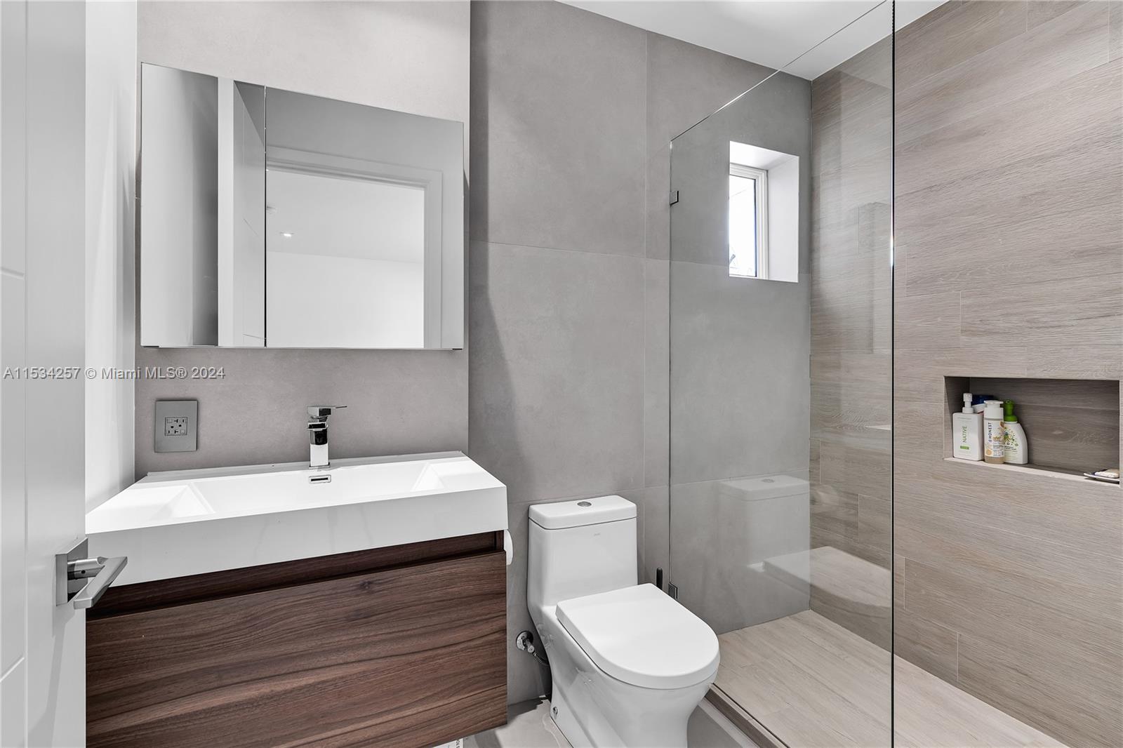 452 Hampton Ln, Key Biscayne, FL, 33149 United States, 4 Bedrooms Bedrooms, ,4 BathroomsBathrooms,Residential,For Sale,Hampton Ln,A11534257