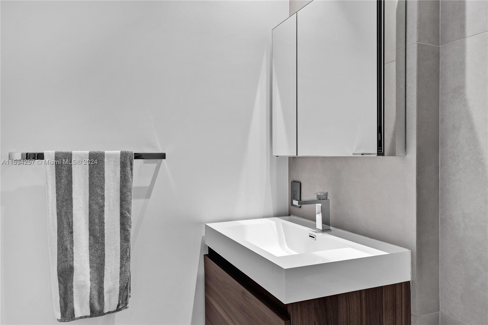 452 Hampton Ln, Key Biscayne, FL, 33149 United States, 4 Bedrooms Bedrooms, ,4 BathroomsBathrooms,Residential,For Sale,Hampton Ln,A11534257