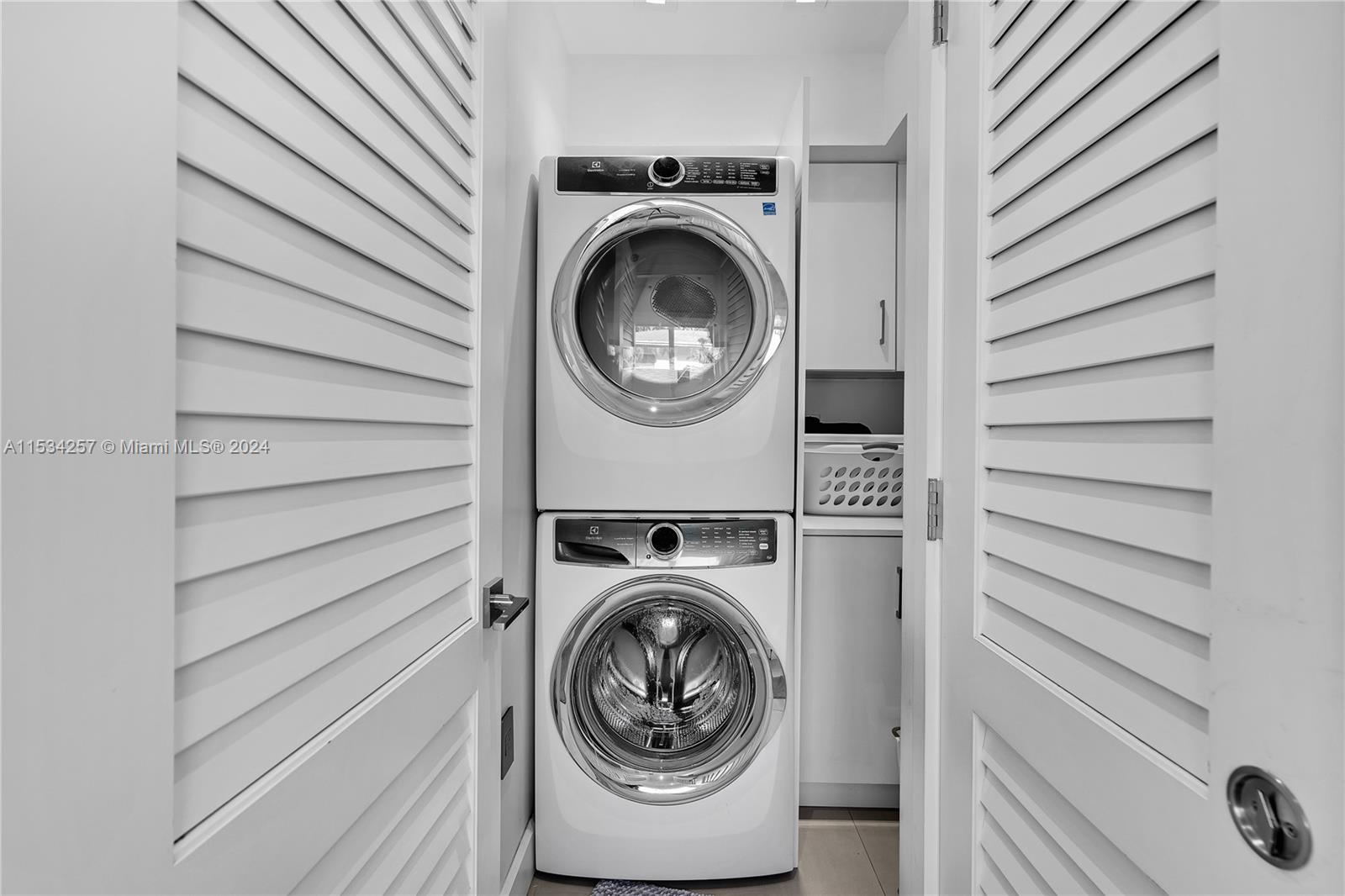 452 Hampton Ln, Key Biscayne, FL, 33149 United States, 4 Bedrooms Bedrooms, ,4 BathroomsBathrooms,Residential,For Sale,Hampton Ln,A11534257