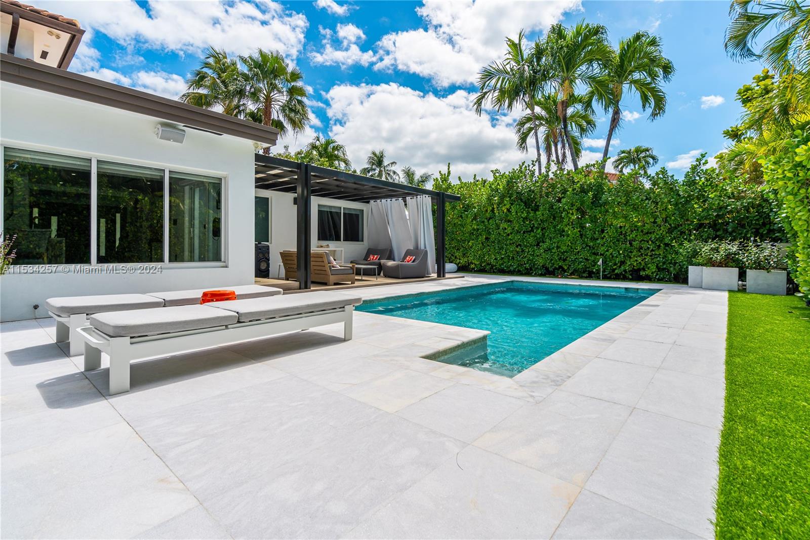 452 Hampton Ln, Key Biscayne, FL, 33149 United States, 4 Bedrooms Bedrooms, ,4 BathroomsBathrooms,Residential,For Sale,Hampton Ln,A11534257