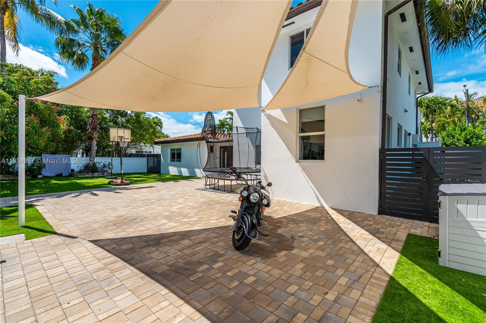 452 Hampton Ln, Key Biscayne, FL, 33149 United States, 4 Bedrooms Bedrooms, ,4 BathroomsBathrooms,Residential,For Sale,Hampton Ln,A11534257