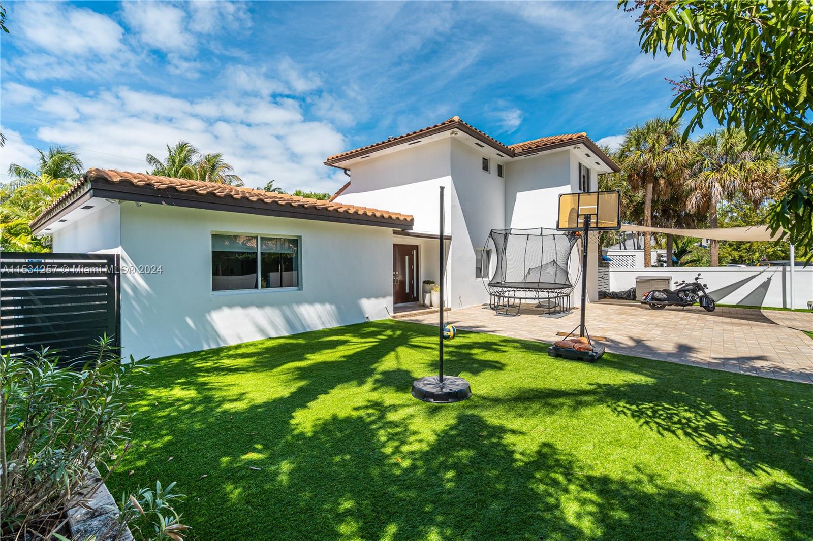 452 Hampton Ln, Key Biscayne, FL, 33149 United States, 4 Bedrooms Bedrooms, ,4 BathroomsBathrooms,Residential,For Sale,Hampton Ln,A11534257