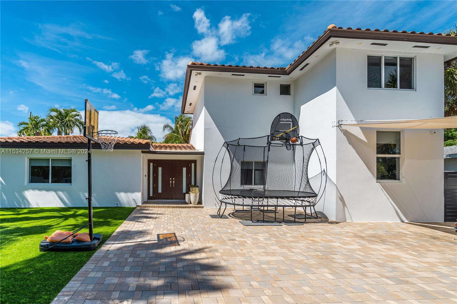 452 Hampton Ln, Key Biscayne, FL, 33149 United States, 4 Bedrooms Bedrooms, ,4 BathroomsBathrooms,Residential,For Sale,Hampton Ln,A11534257