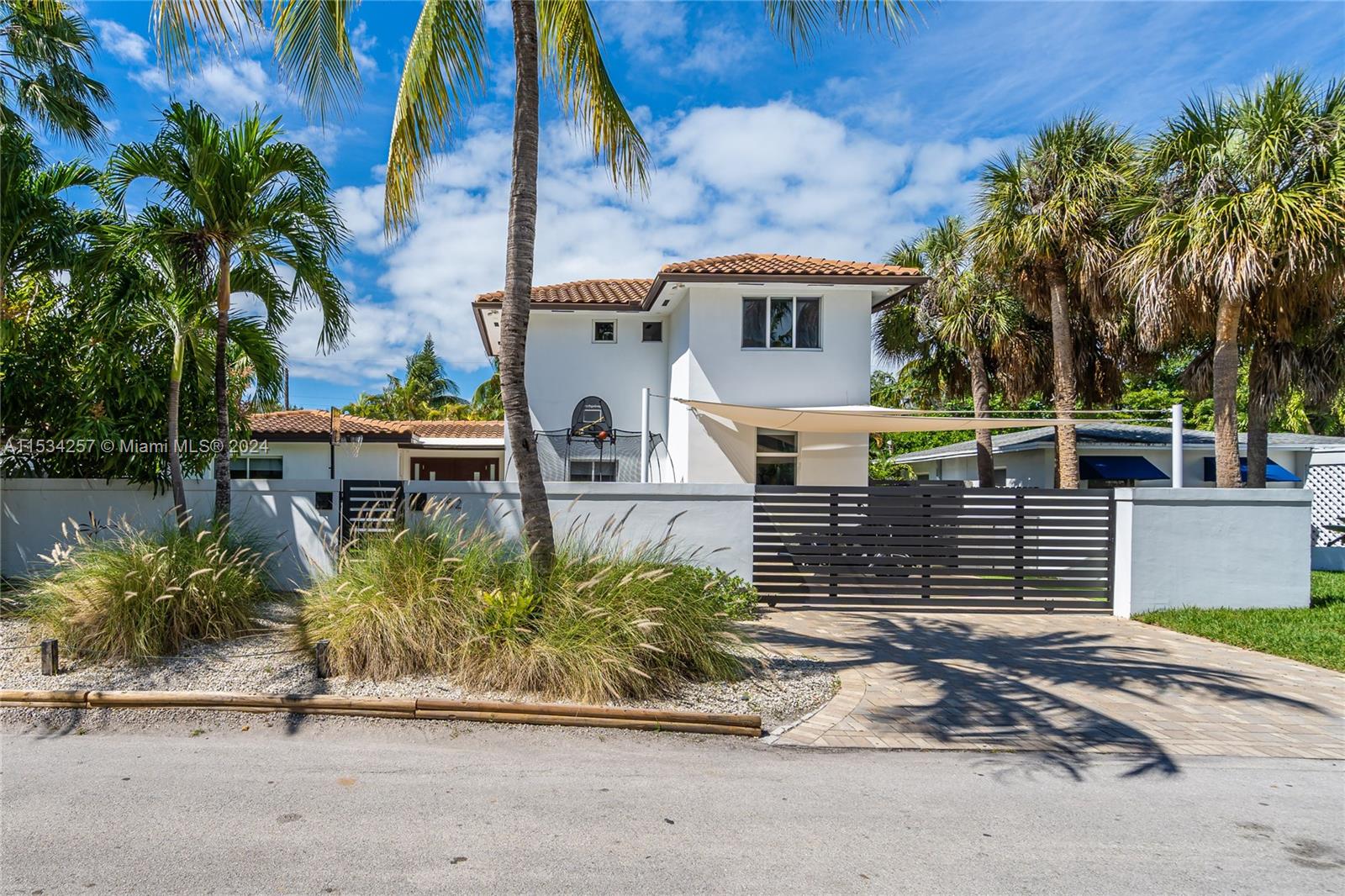 452 Hampton Ln, Key Biscayne, FL, 33149 United States, 4 Bedrooms Bedrooms, ,4 BathroomsBathrooms,Residential,For Sale,Hampton Ln,A11534257