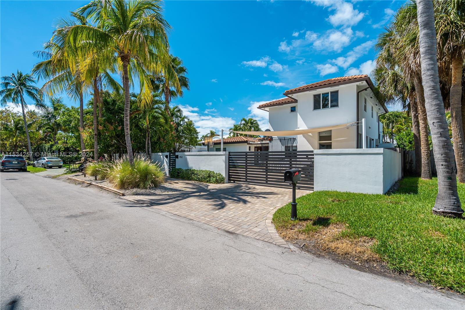 452 Hampton Ln, Key Biscayne, FL, 33149 United States, 4 Bedrooms Bedrooms, ,4 BathroomsBathrooms,Residential,For Sale,Hampton Ln,A11534257