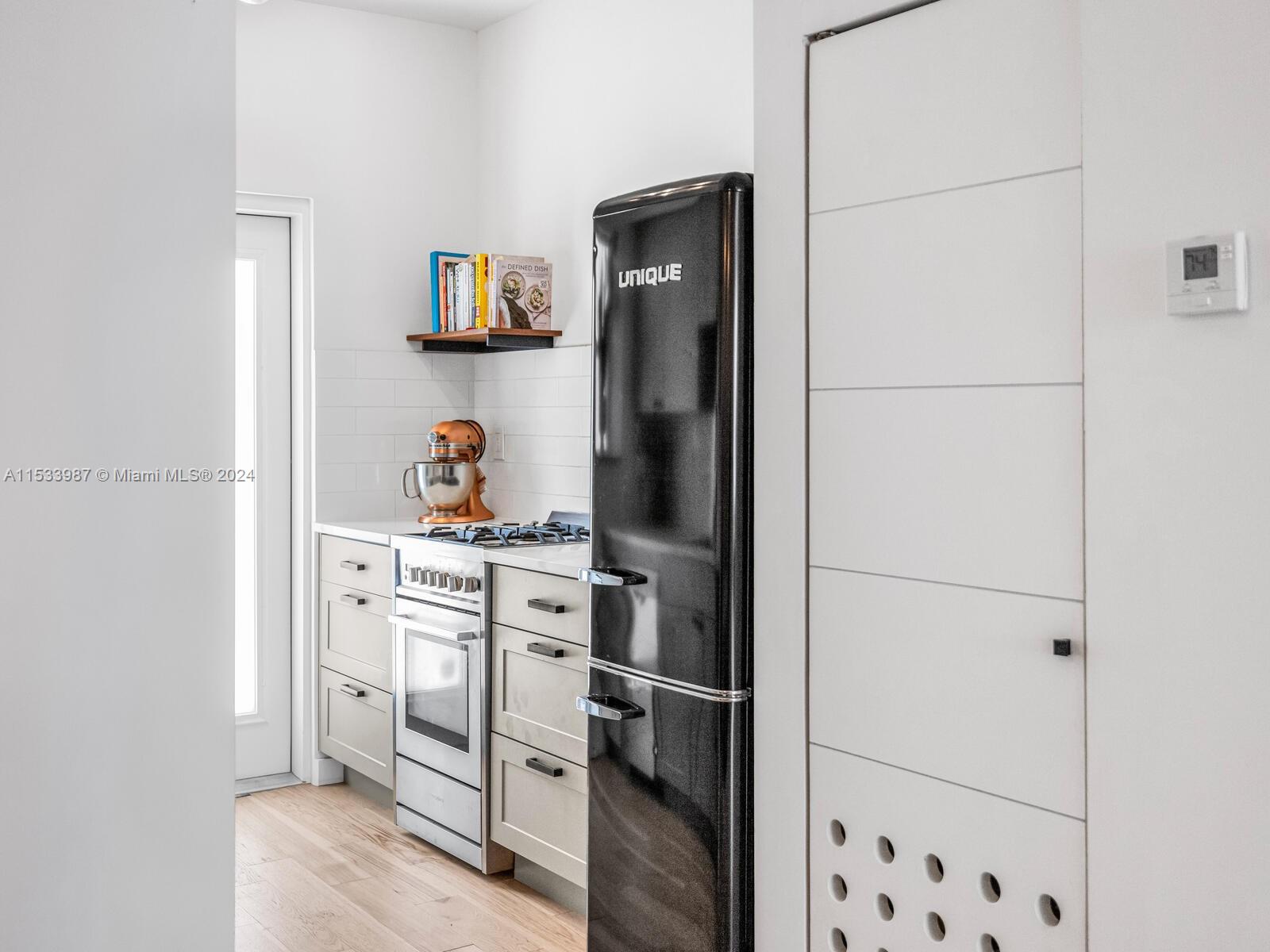 742 12th St 2, Miami Beach, Florida 33139, ,1 BathroomBathrooms,Residential,For Sale,742 12th St 2,A11533987