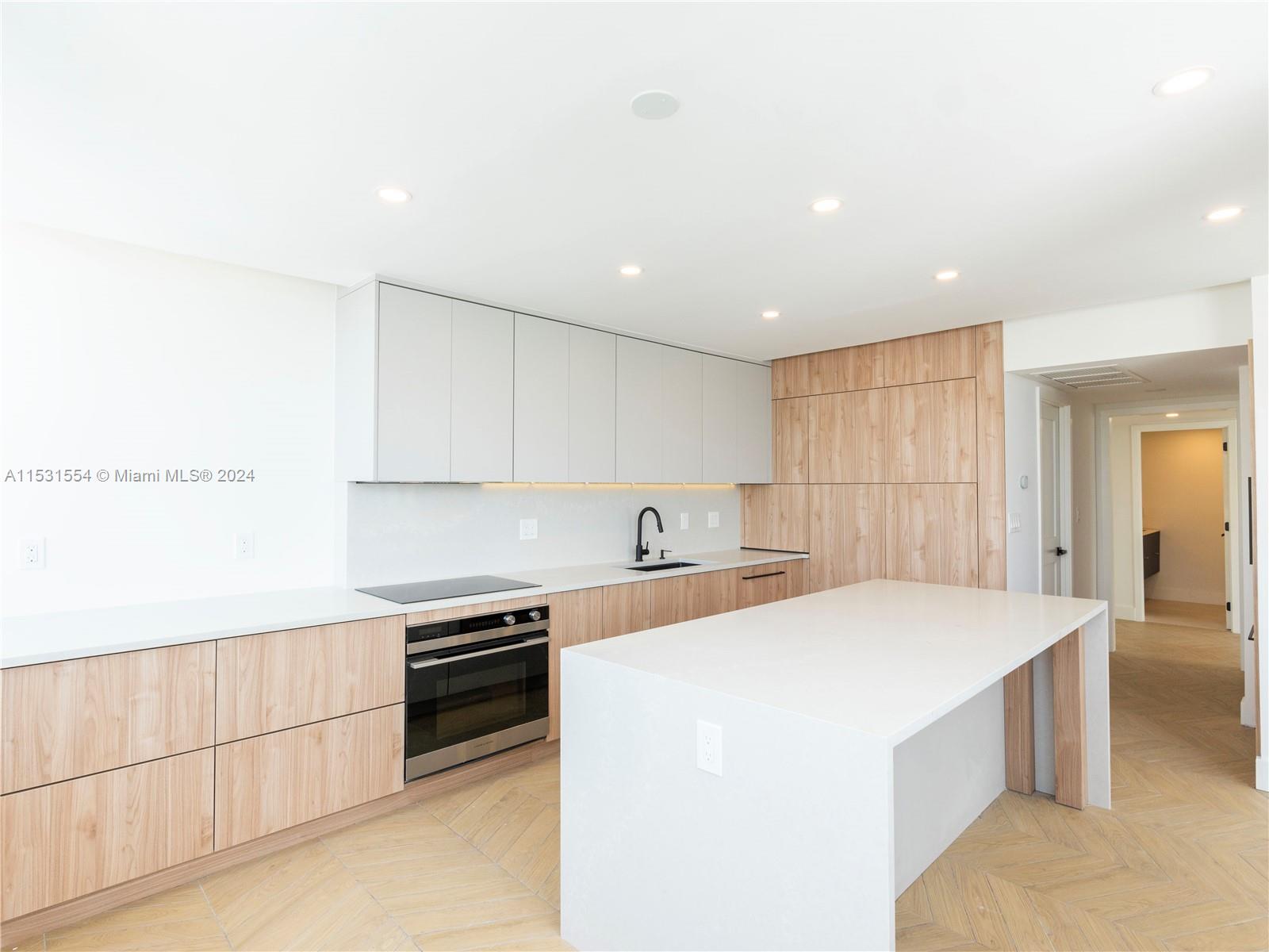 5660 Collins Ave 18D, Miami Beach, Florida 33140, 2 Bedrooms Bedrooms, ,2 BathroomsBathrooms,Residential,For Sale,5660 Collins Ave 18D,A11531554